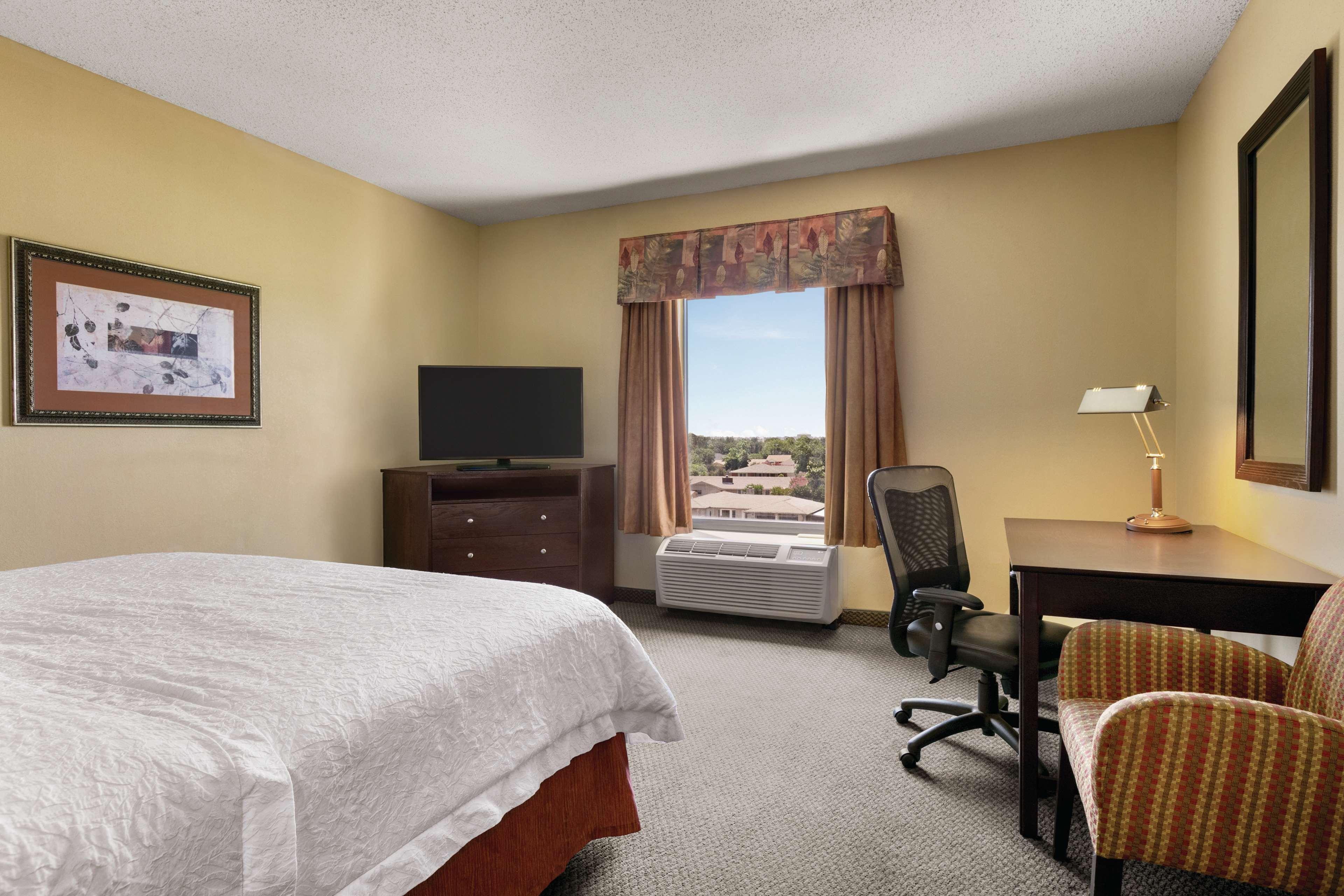 Hampton Inn & Suites Lawton Exterior photo