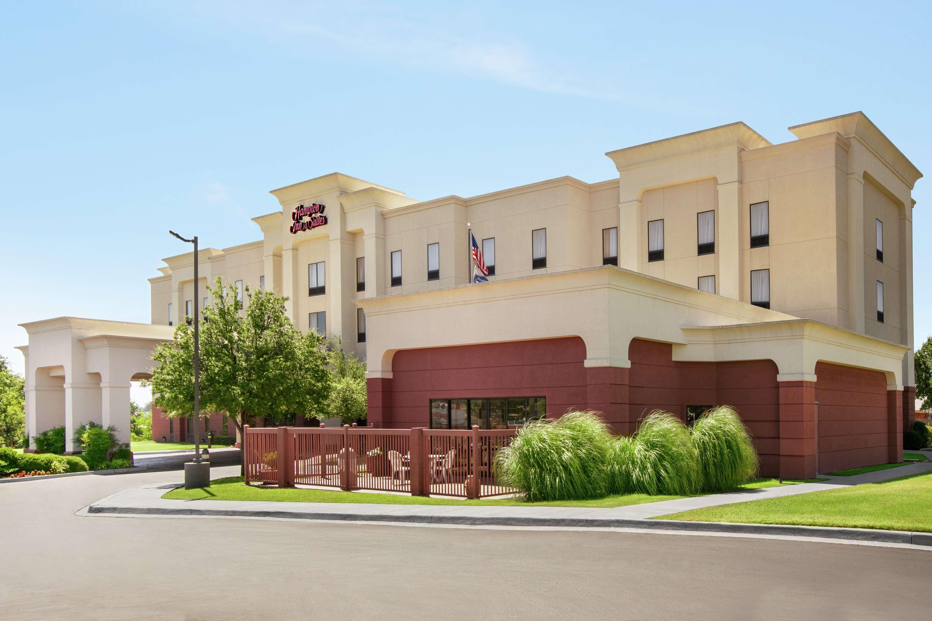 Hampton Inn & Suites Lawton Exterior photo