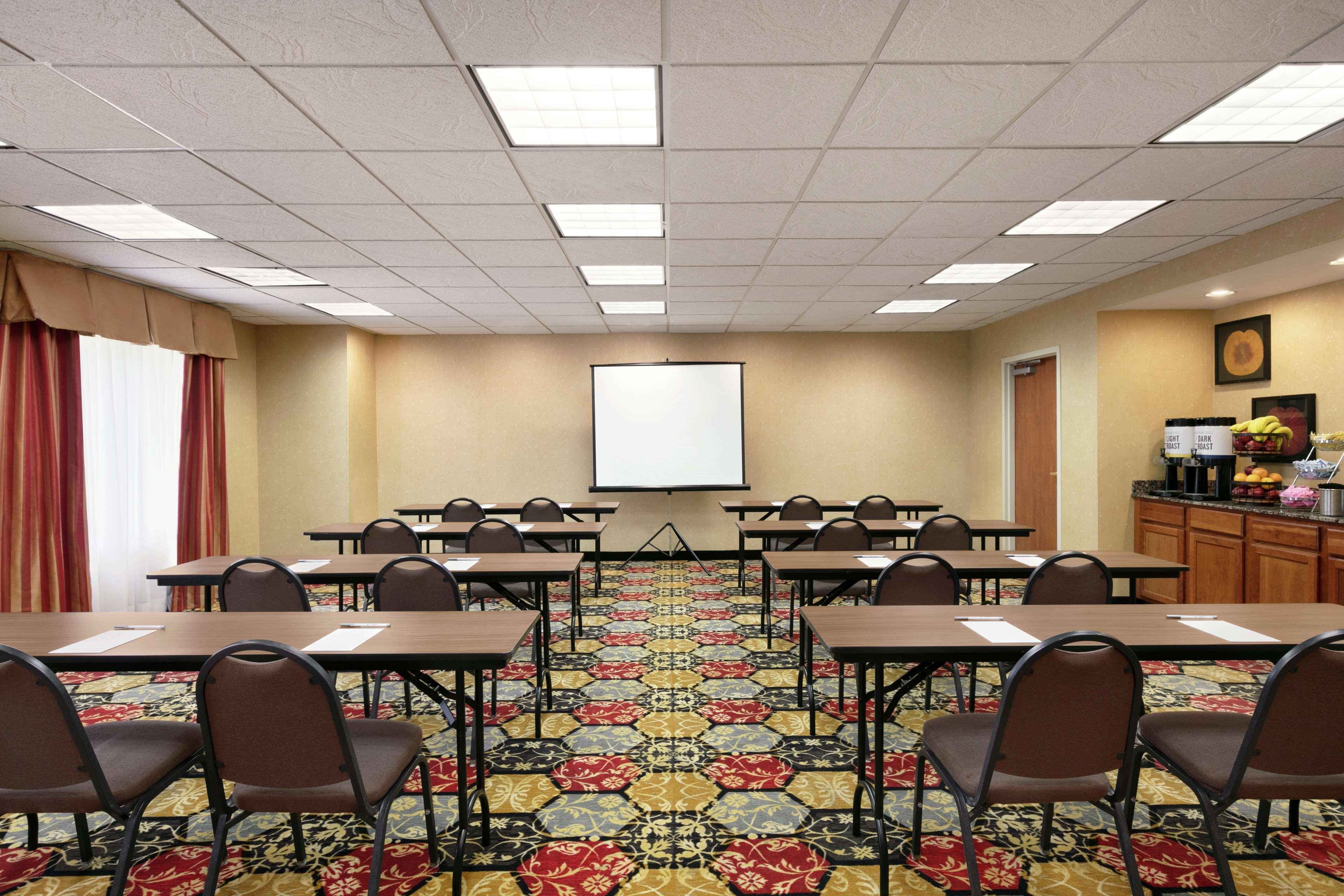 Hampton Inn & Suites Lawton Exterior photo