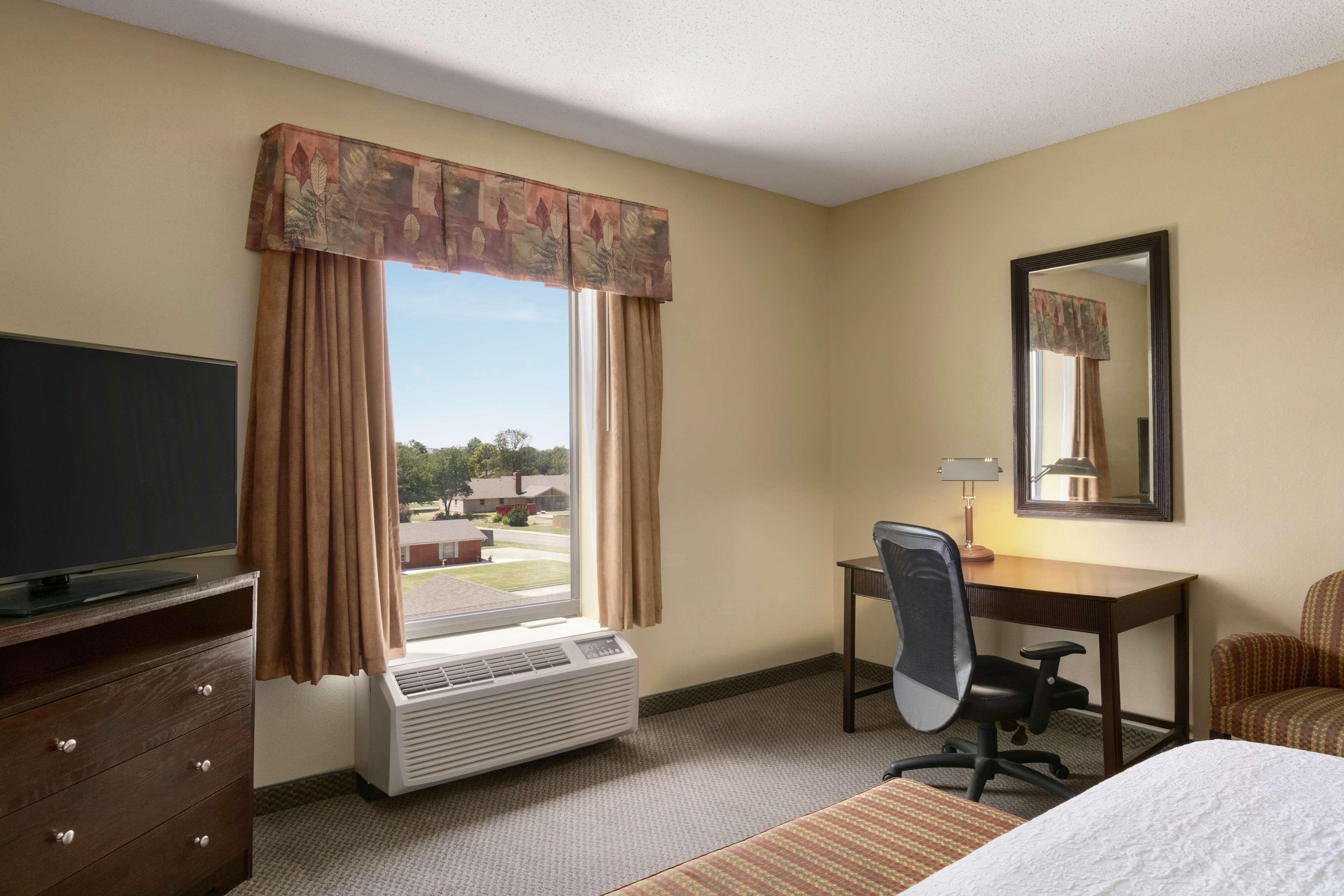 Hampton Inn & Suites Lawton Exterior photo