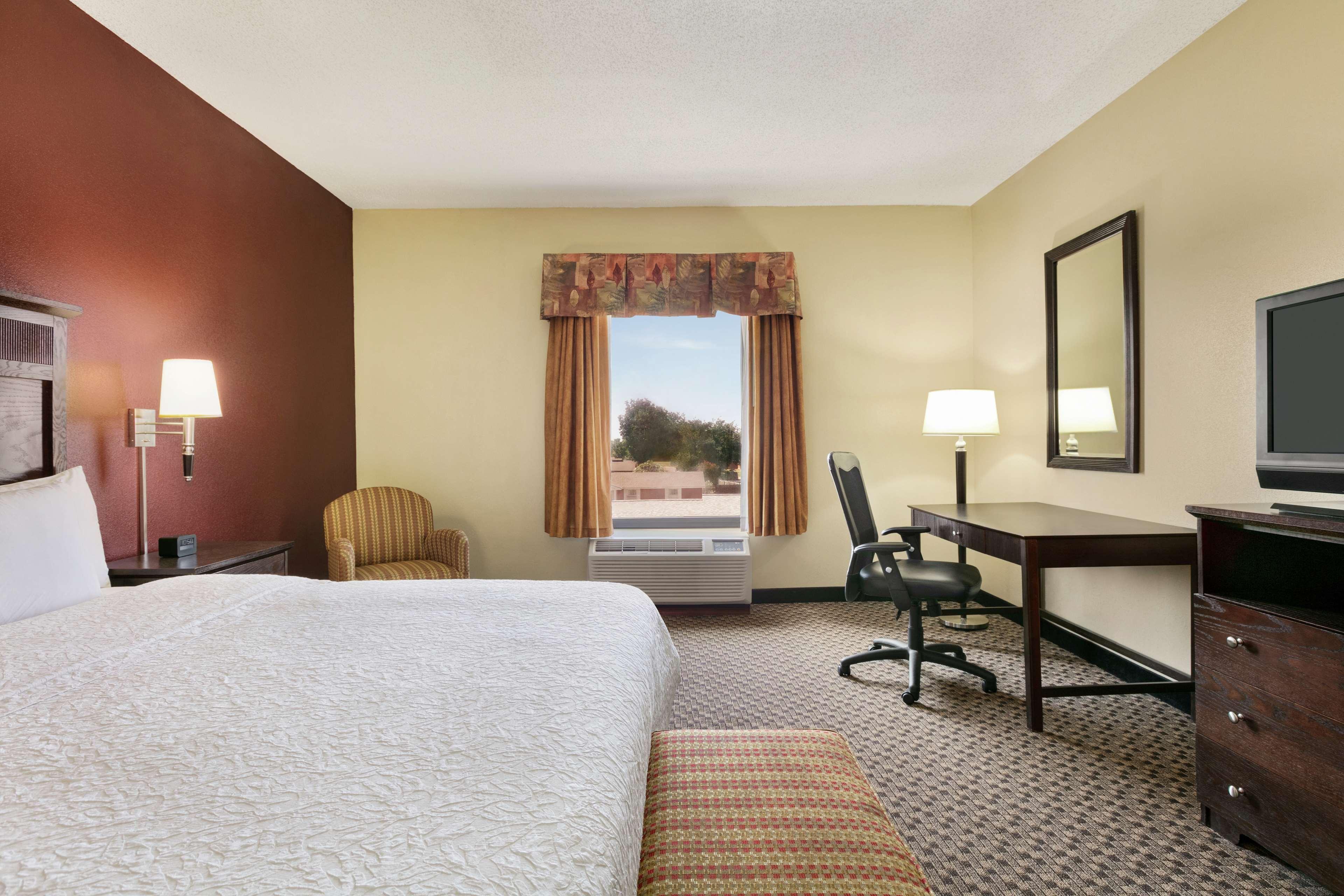 Hampton Inn & Suites Lawton Exterior photo