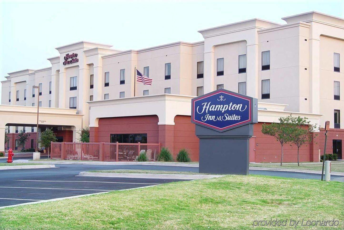 Hampton Inn & Suites Lawton Exterior photo