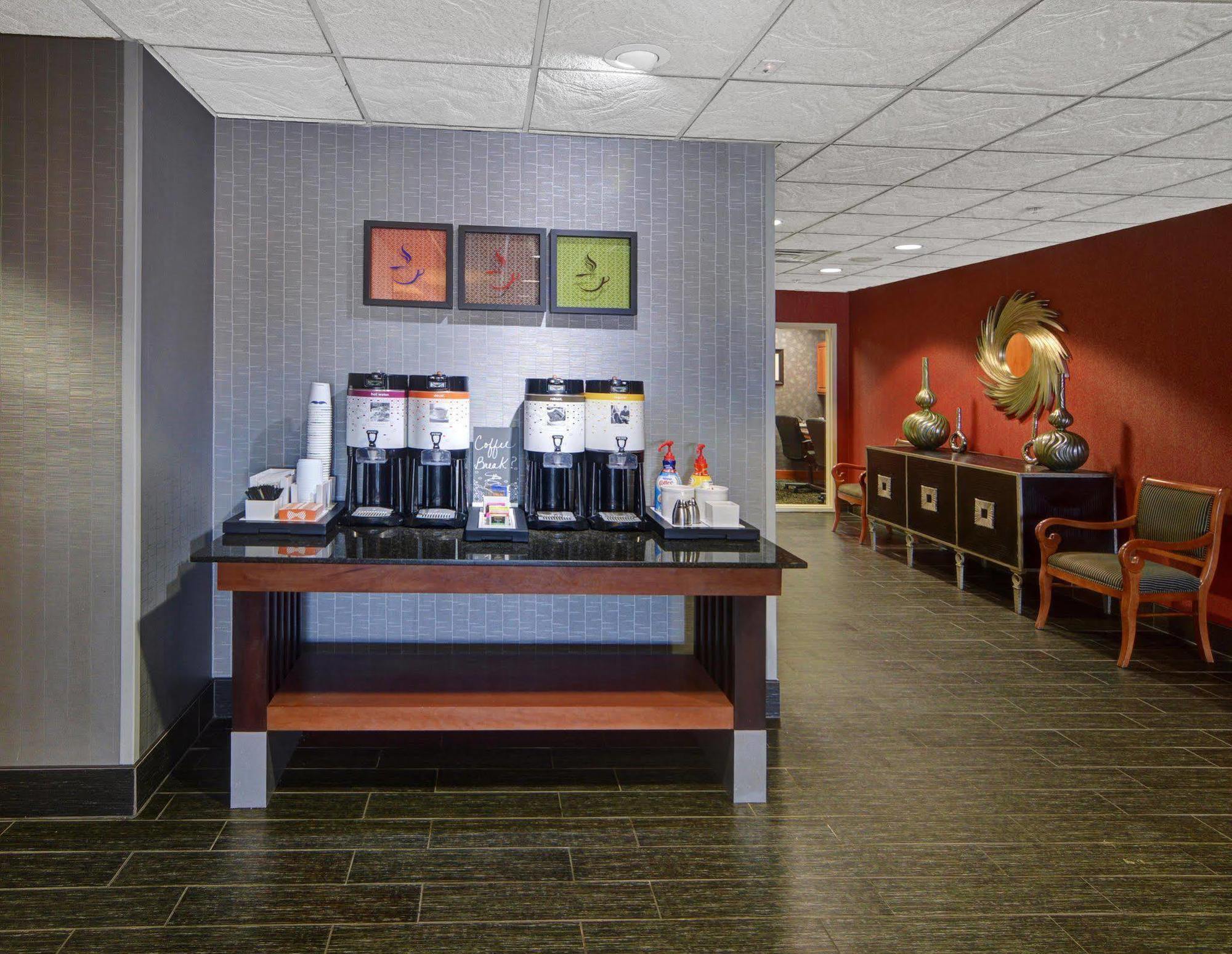Hampton Inn & Suites Lawton Exterior photo