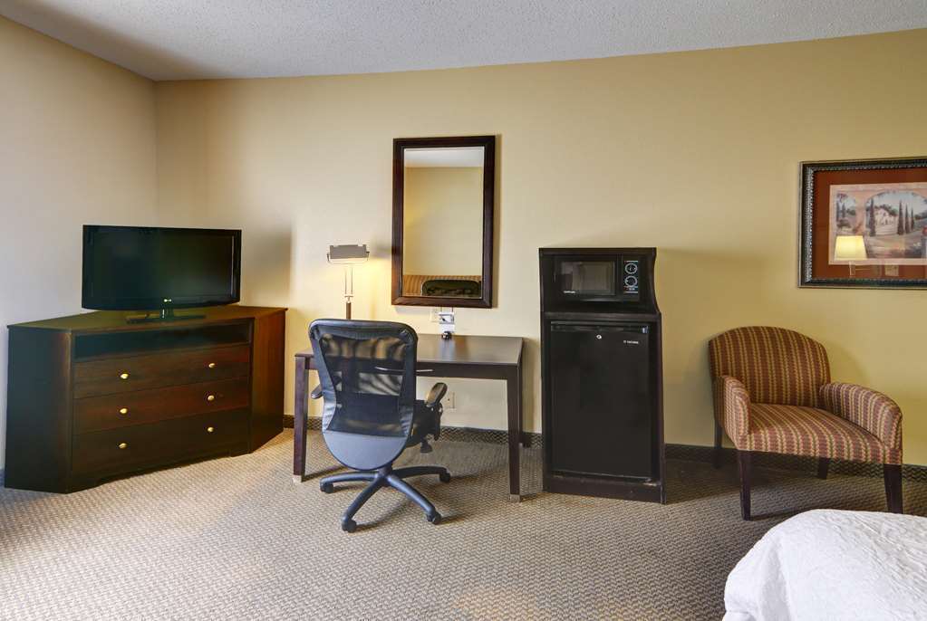 Hampton Inn & Suites Lawton Room photo